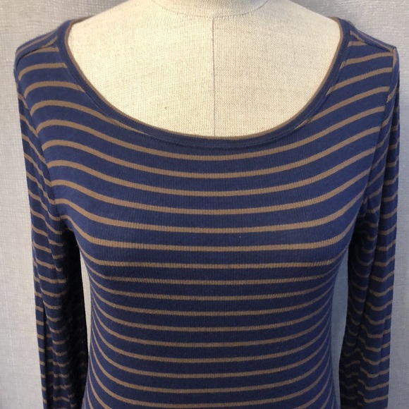 Women’s BCBG form fitting dress - Picture 2 of 7